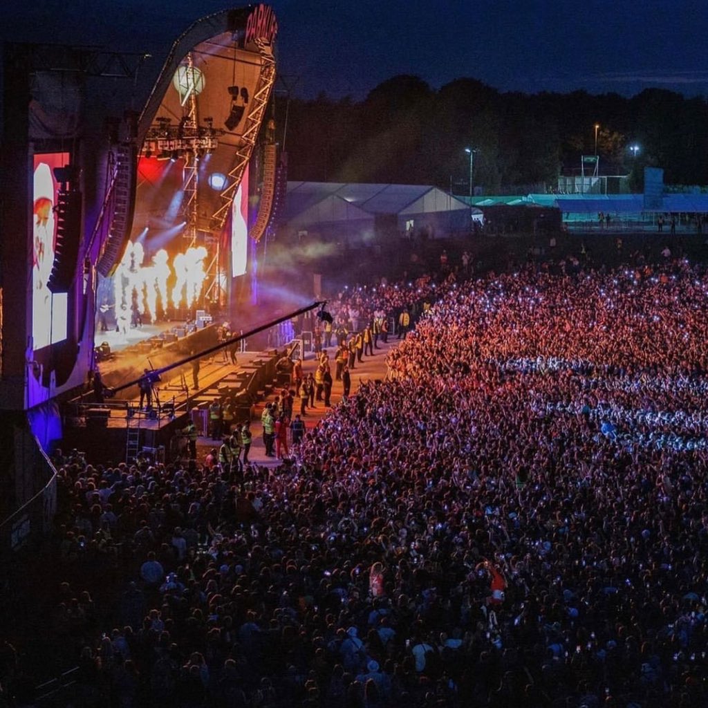 50cent's tweet image. Manchester was amazing tonight, let’s see what’s up with Dublin tomorrow  GLG 🚦GreenlightGang 🌎 Tour you know the vibes • gunitbrands.com