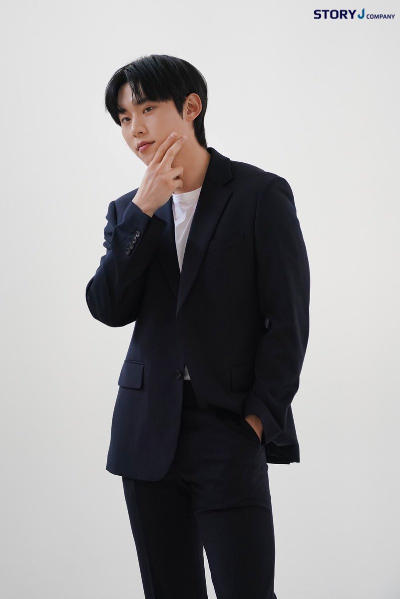 cswksc's tweet photo. 🫱👉

#조승우
#김성철 https://t.co/cRKwTmfCxO