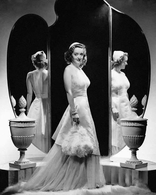 ironone9's tweet image. Orry-Kelly appreciation tweet.
#TCMParty #FollowTheThread #LightsCameraFashion #BetteDavis