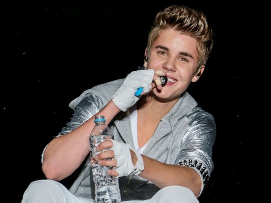 ibeliebersmx's tweet photo. 🇲🇽| Hoy se cumplen 10 años del concierto de Justin Bieber en el Zócalo de la Ciudad de México.

Comenta un '💜' si fuiste o comparte las fotos que tengas. https://t.co/9VUeQXCeaF