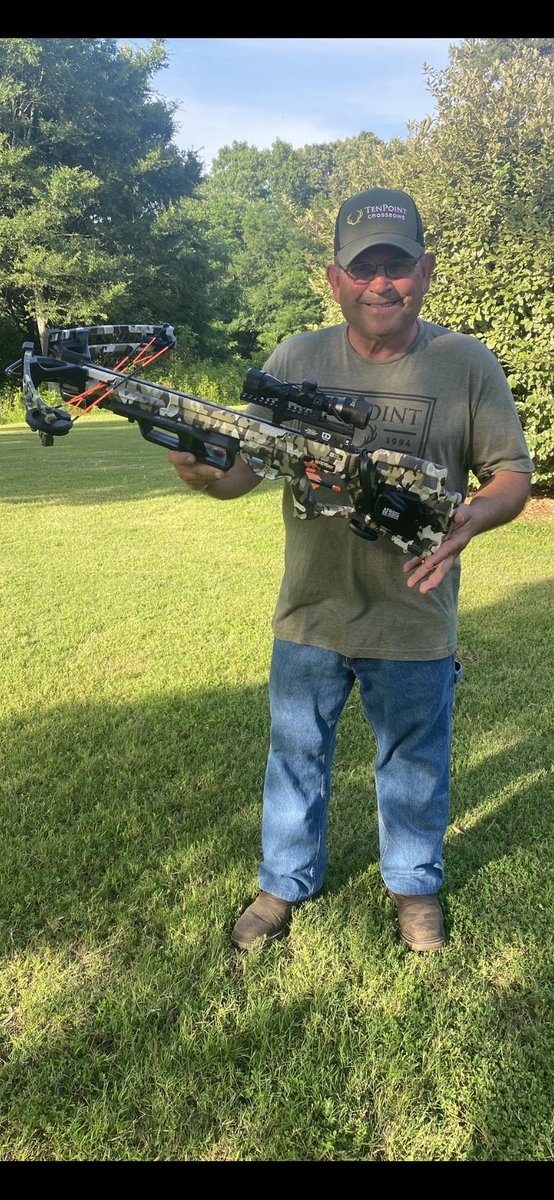 .Good Saturday Evening everyone. Hope all are enjoying your weekend. This is my new Wicked Ridge Raider 400 by Tenpoint. It has the new ACUdraw system that allows you to de-cock w/out shooting the arrow! Phenomenal CB at a super awesome price!