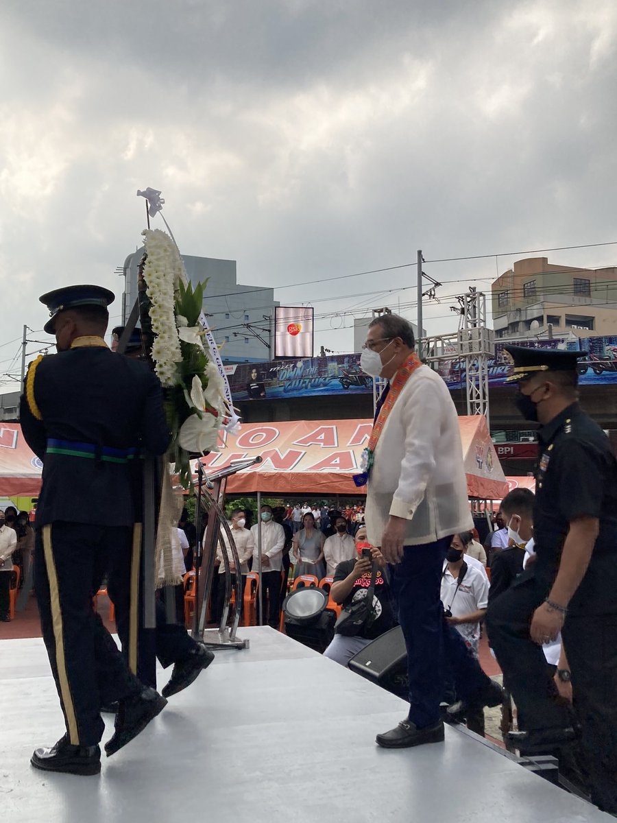 SCPh_PIO's tweet photo. Chief Justice Alexander G. Gesmundo leads the flag-raising ceremony at the Bonifacio Monument in Caloocan City on the occasion of the 124th anniversary of the Proclamation of Philippine Independence. https://t.co/xhTnq6LKNX
