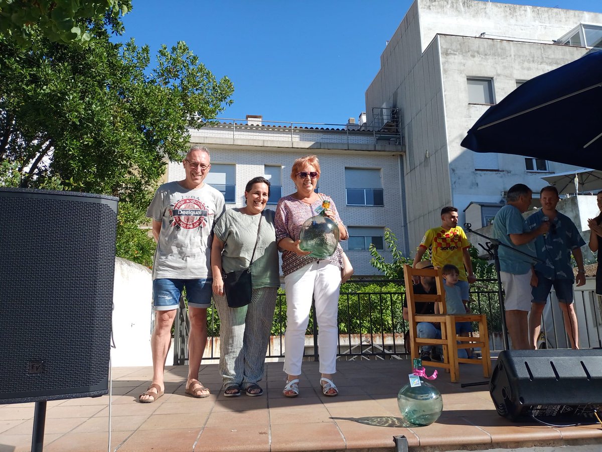 xulius's tweet photo. Ja tenim els guanyadors del 1r Concurs de #Licors i #Digestius Joan Inglada. Quin nivell d'elaboradors q tenim a #SPRibes!
Gracies a les #Betzuca per acompanyar-nos!
Felicitats a tots, ha esta molt divertit!
L'any que ve repetirem
#FMSantPere22 https://t.co/obZq8mSL2U