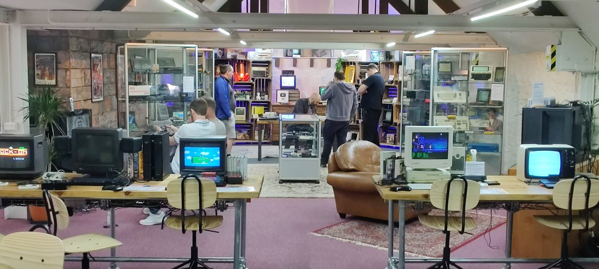 squeakonline's tweet photo. What a superb day in #thecave. Thanks for showing us round. And I got myself an Anders Enger Jenson LP! https://t.co/Pz9buN4nu4