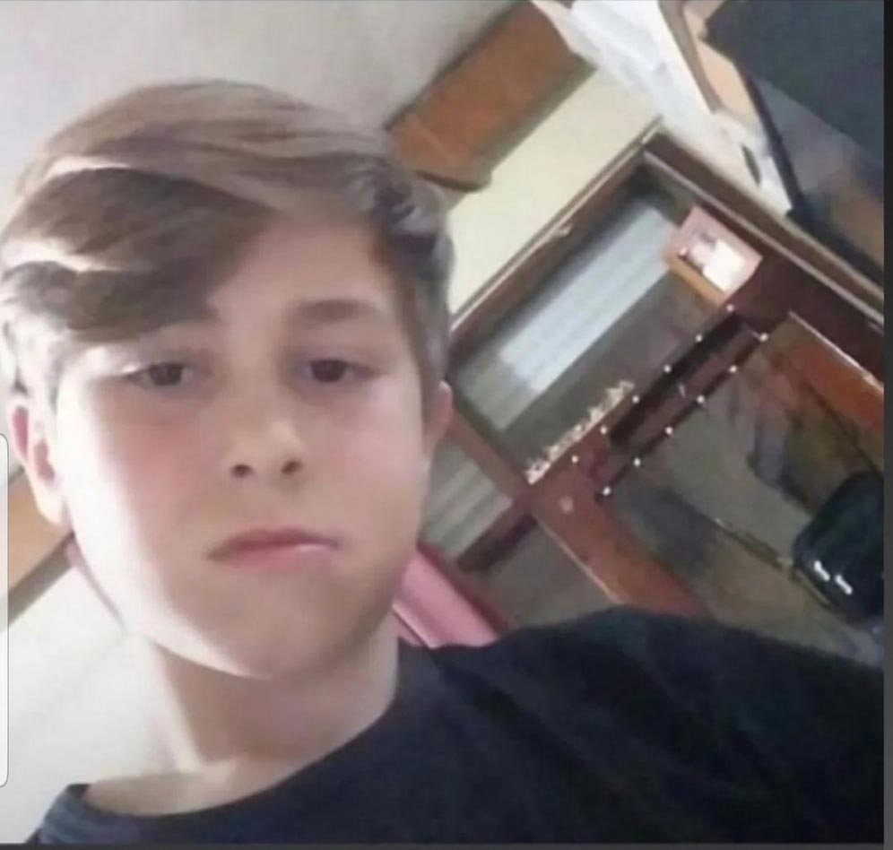 Selahattin Çelik...
Daha çocuk, henüz 15 yaşında...
Ataşehir Yenisahra'da yaşıyordu.
Afganistan'dan gelip, yurda kaçak giren şahıslar yolunu kesiyor, onlardan kaçmak isterken gelen aracın altında kalarak yaşamını yitirdi.
Dün yaşanan olay bugün yeni yeni duyulmaya başlıyor.