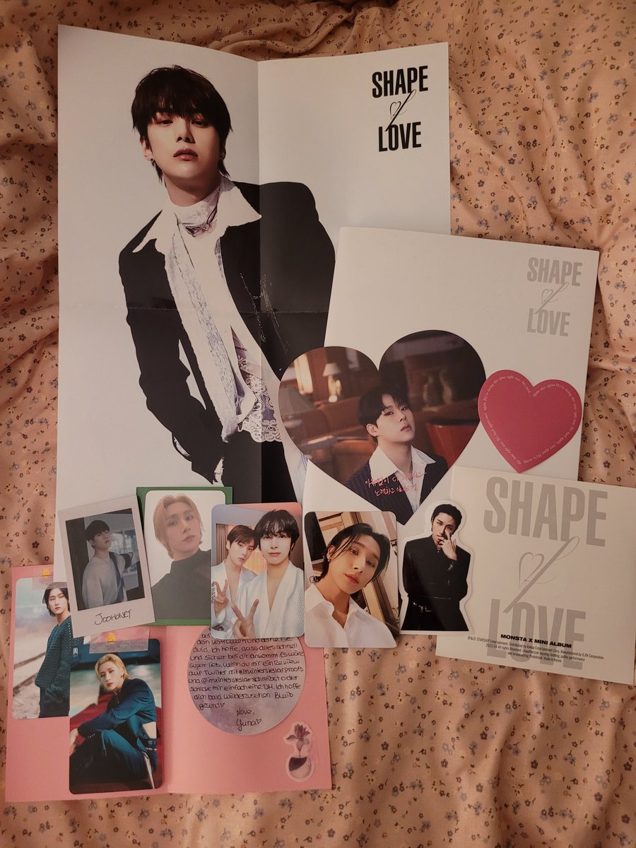 supaseokjin's tweet image. Oh would you look at that.. my @OfficialMonstaX Shape of Love album was waiting for me after I came home from work yesterday and I absolutely love it😍 and I love you @imxinterstellar 
#imxinterstellarproofs
