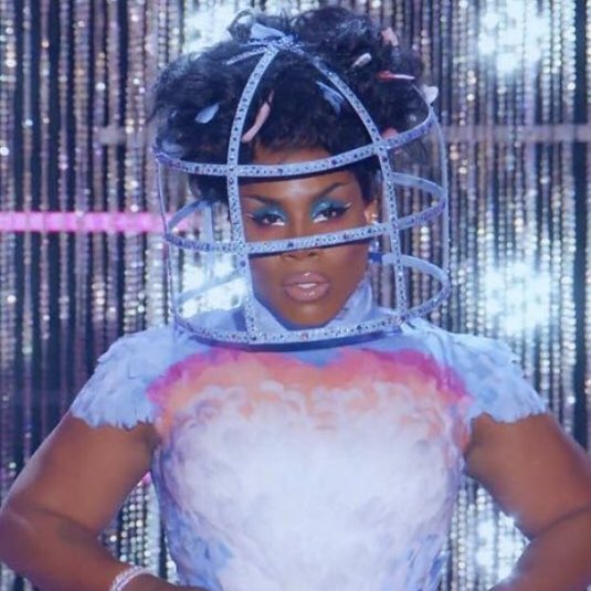 drag_mik's tweet photo. #dragrace 

The Cage Bird mentioned in season 10’s snatch game didn’t die, it had crystallized and turned into a glamazon bitch ready for the All Stars 7 Veiled it runway! https://t.co/HjYhT4uc0c