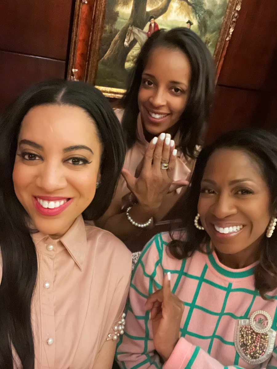 SheilaGrantTV's tweet photo. 💕💚 On May 22, 2022, I became a member of Alpha Kappa Alpha Sorority, Incorporated. I’m thrilled to be a part of this illustrious organization! Special thanks to the ladies who traveled from all over to usher me into this sisterhood and showered me with their presence. 💕💚 https://t.co/FC9jMqLD89