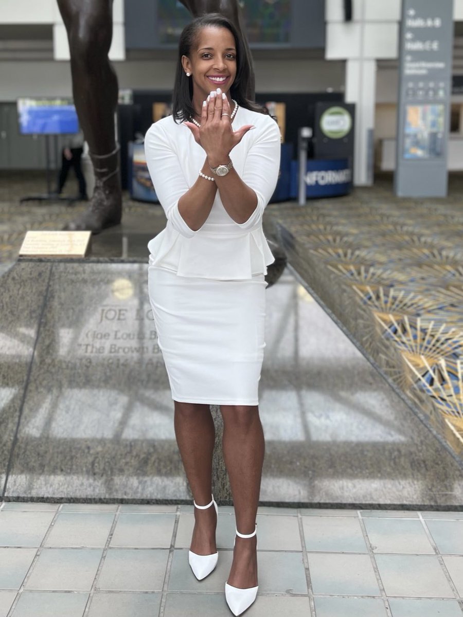 SheilaGrantTV's tweet photo. 💕💚 On May 22, 2022, I became a member of Alpha Kappa Alpha Sorority, Incorporated. I’m thrilled to be a part of this illustrious organization! Special thanks to the ladies who traveled from all over to usher me into this sisterhood and showered me with their presence. 💕💚 https://t.co/FC9jMqLD89