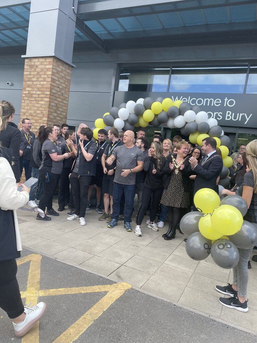 samanth02455505's tweet photo. I finally got to meet @RossKemp with added bonus @HelenSkelton at @GOoutdoors in bury today! What lovely people they are! I had to hold my EEEK ITS GRANT! in ♥️ #EastEnders @bbc #countryfile #bluepeter #ultimateforce #autograph https://t.co/JQkni5hjzB