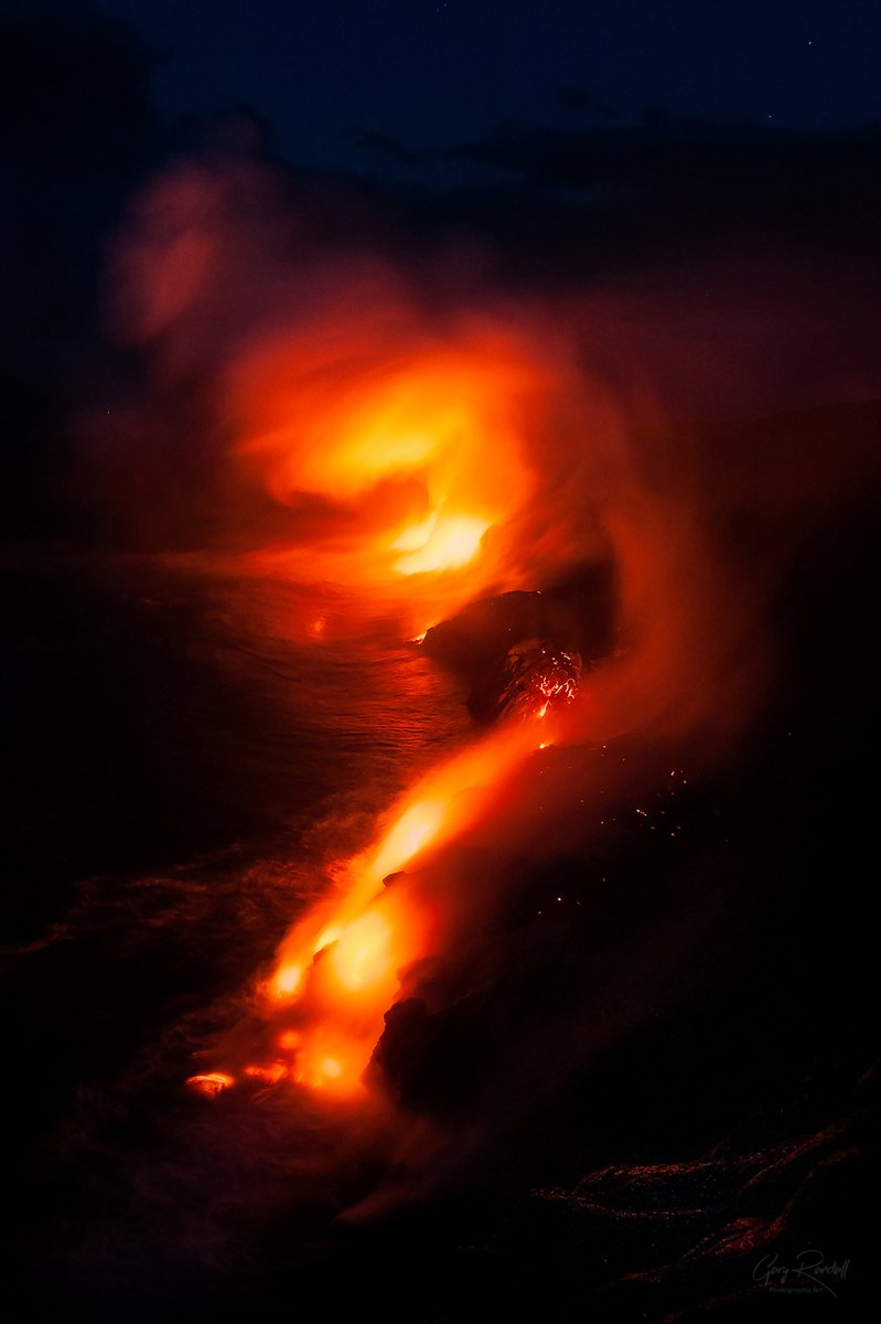 thegaryarandall's tweet photo. At the end of the earth. A lava ocean entry on the Big Island of Hawai'i. Of all of the amazing adventures that photography has taken me on, this may be one of the best #hawaii #volcano #lava #kalapana #bigislandlove #thebigisland #ocean #oceanentry https://t.co/gyM9jubvab