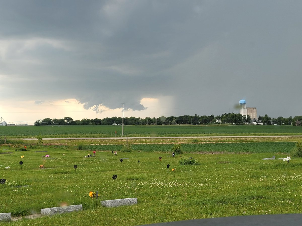 digitptbd's tweet photo. @NWSOmaha Just west of Cedar Bluffs https://t.co/odwIjBbhB0