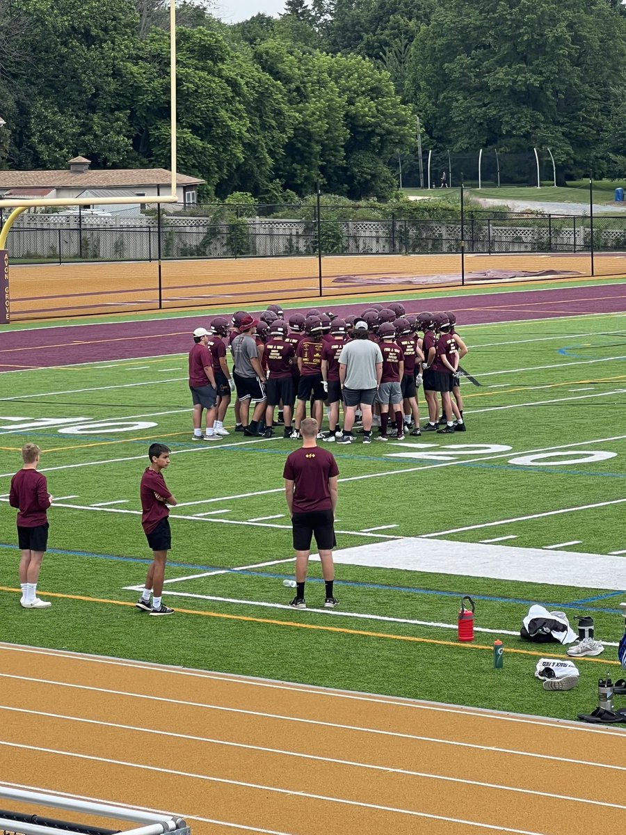 toade99's tweet photo. Just a little @avon_groveFB 7v7 to get the football juices flowing. Can’t wait til fall! #Find_A_Way https://t.co/SKsBlsZorc