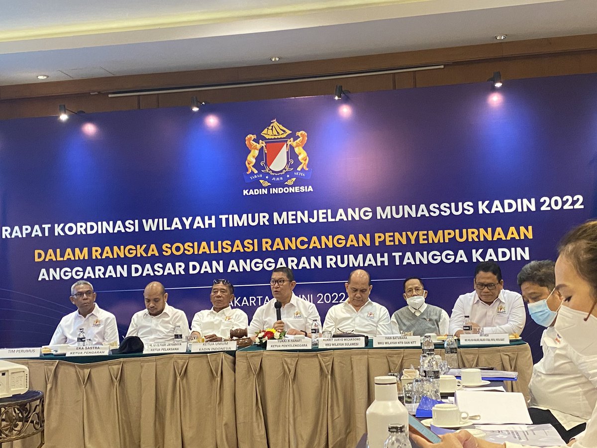 Mewakili KADIN Sultra dalam Rakor Wilayah Timur KADIN Indonesia, bertempat di The Sultan Hotel &amp; Convention Jakarta. Agenda Rakor membahas draft perubahan AD-ART sebagai bahan Munassus yang akan digelar pertengahan Juni di Banten.