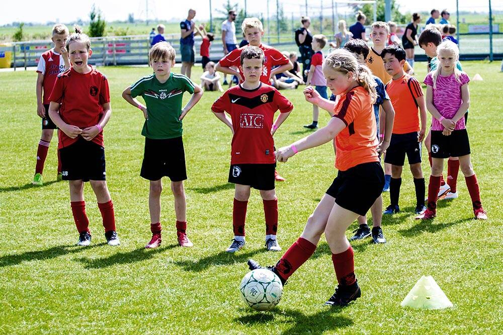 Akkrum_Net's tweet photo. Stralende slotdag voetballers Akkrum #akkrum #nes https://t.co/gbHnV5lJIu https://t.co/pj3n17mEA8