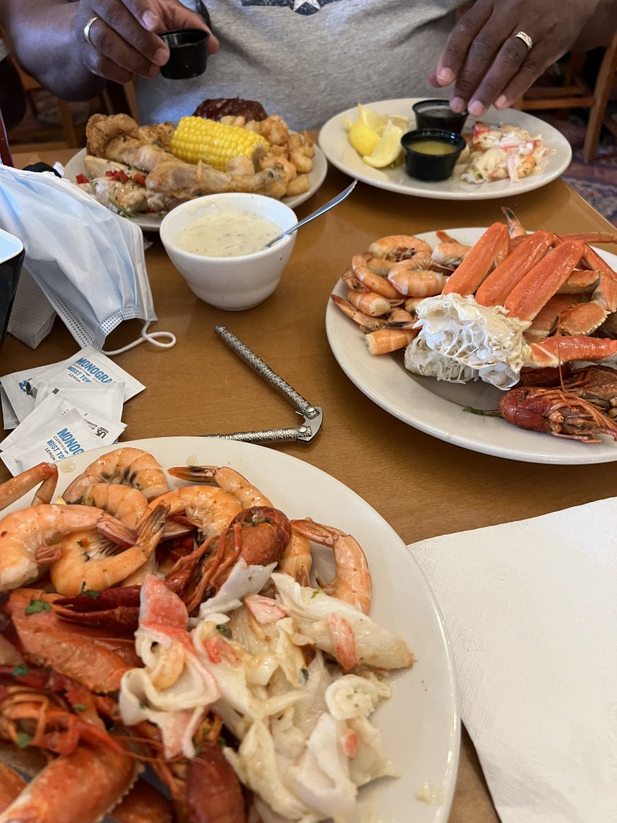 Tasty time at Captain George's. Even got a cool new wacky shirt 🦐🐟🦀⚓️ 