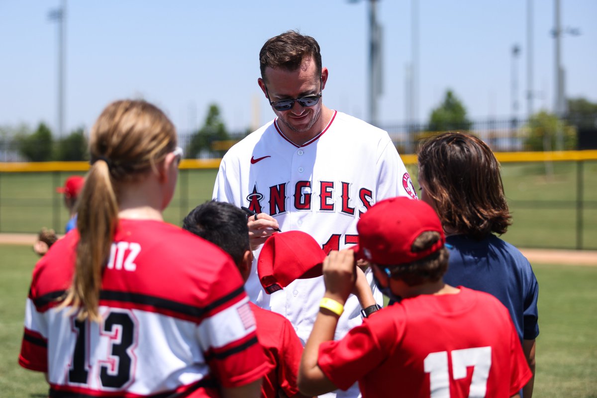 Play Ball! ⚾️

In honor of #PlayBallWeekend, we hosted a free youth baseball &amp; softball clinic at The Great Park Baseball Stadium in Irvine. Participants took the field alongside players, coaches, alumni, and volunteers to learn various aspects of the game.

<a href="/MLB/">MLB</a> x <a href="/PlayBall/">Play Ball</a>