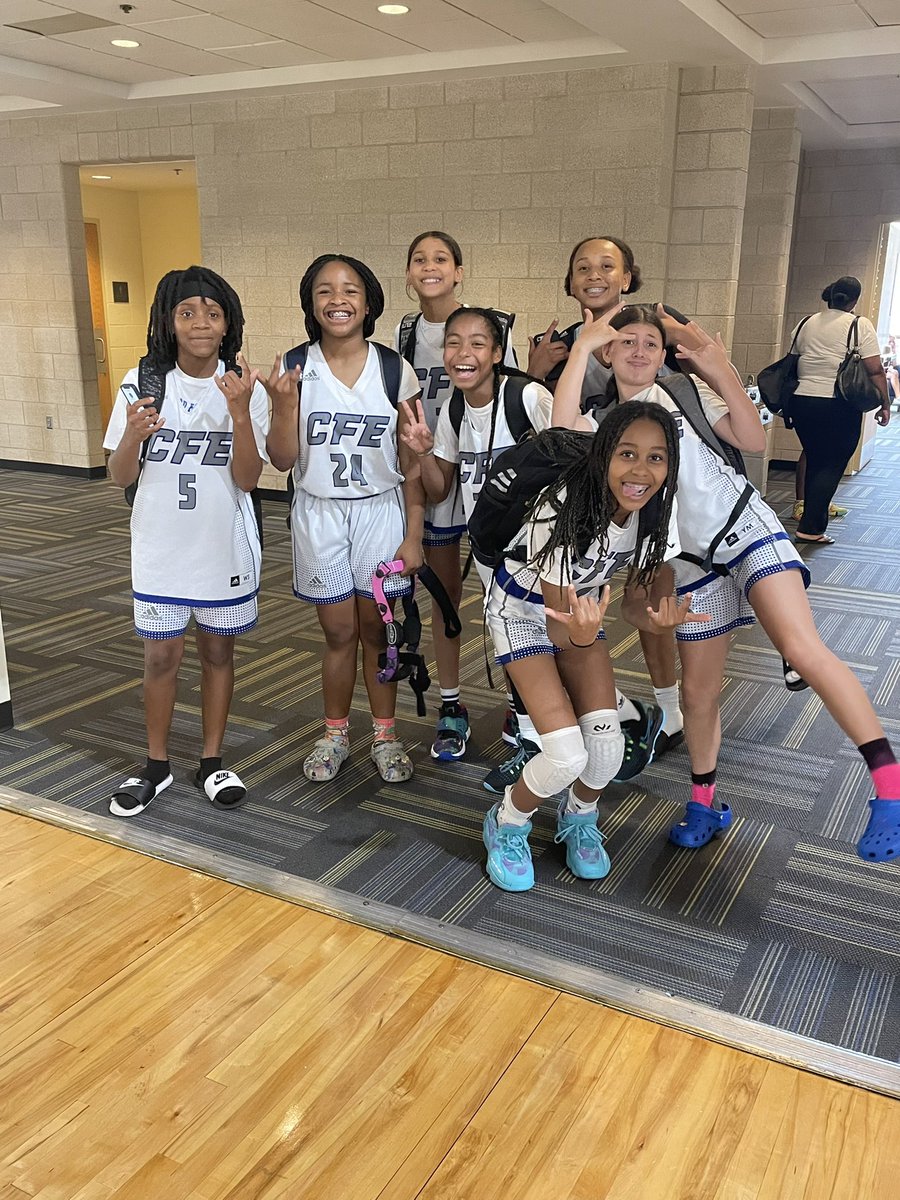 Mrgooden9's tweet photo. Had a great time at the HS team camp @RollinsWBB The girls competed and got better. Enjoy seeing them grow as a team. 6th grade @CFE_BASKETBALL amazing things happen when you compete. #culture #neverafraidtofail @CoachCBballFL https://t.co/ubNsf8y2E3