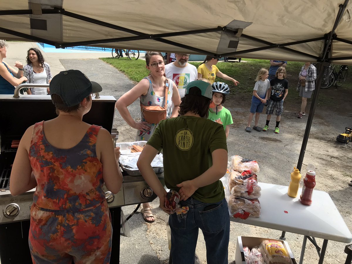 ShawnMenard1's tweet photo. Great times today on a bike ride and bbq with @CapitalWard. We handed out free hot dogs/veggie dogs and drinks to over 150 people and had wonderful conversations outdoors on a beautiful day. #Ottawa #ottnews #HotDog #VeggieDog https://t.co/K69c4FM5d7