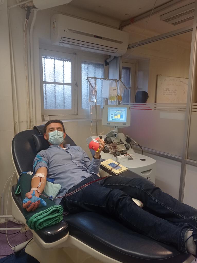 erices_a's tweet photo. @Rh_Negativos @DonaSangreStgo Ya celebrando en el @HCalvoMackenna. Por mi parte, la 9na donación de plaquetas del 2022, entre los peques del Calvo y @FALPfundacion. A moverse @Muni_provi @evelynmatthei, creo somos la comuna con más centros que requieren donantes (mucho paciente de regiones). @SoyDonanteTu https://t.co/DFtHdJBrwo
