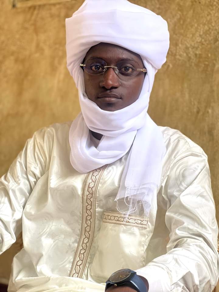 وكم من صديقٍ لم يكن ذا قرابةٍ 
ولكنه في القلب دومًا من الأهلِ

 مرحبا بك في عالم الأنس والمعاشرة.

 بارك الله لك وبارك عليك وجمع بينكما بخير.

نسأل الله أن يرزقكما السعادة والذرية الصالحة.