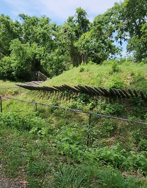 RogueLeaderLA's tweet photo. Had this spot on my bucketlist since high school. Visiting it with my kids is pretty dope.
#Redoubt10
#Yorktown https://t.co/mpR0M0MdAI