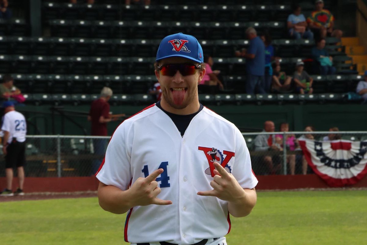 VTLakeMonsters's tweet photo. The VT Expos uniforms are absolute 🔥 

#VTExpos #GOVTExpos https://t.co/gBO37411TB