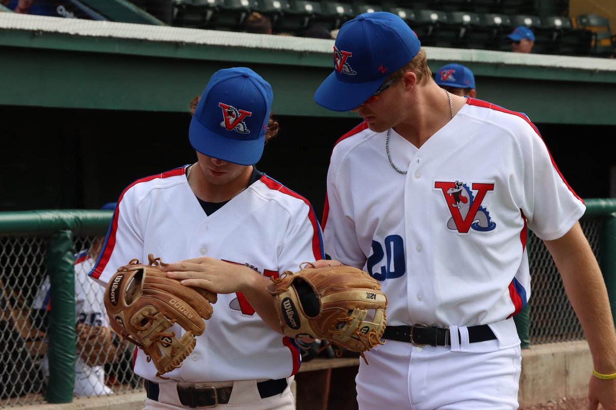 VTLakeMonsters's tweet photo. The VT Expos uniforms are absolute 🔥 

#VTExpos #GOVTExpos https://t.co/gBO37411TB