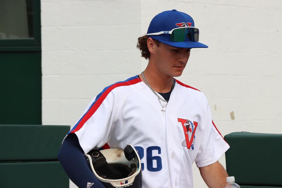 VTLakeMonsters's tweet photo. The VT Expos uniforms are absolute 🔥 

#VTExpos #GOVTExpos https://t.co/gBO37411TB