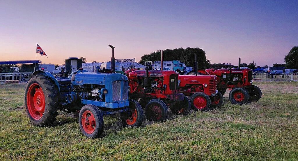 DEFENDERist's tweet photo. If it ain't blue it just won't do! 🚜
#tractorproblems #fordson #fordsonmajor #rally https://t.co/kLqhOV9hYy