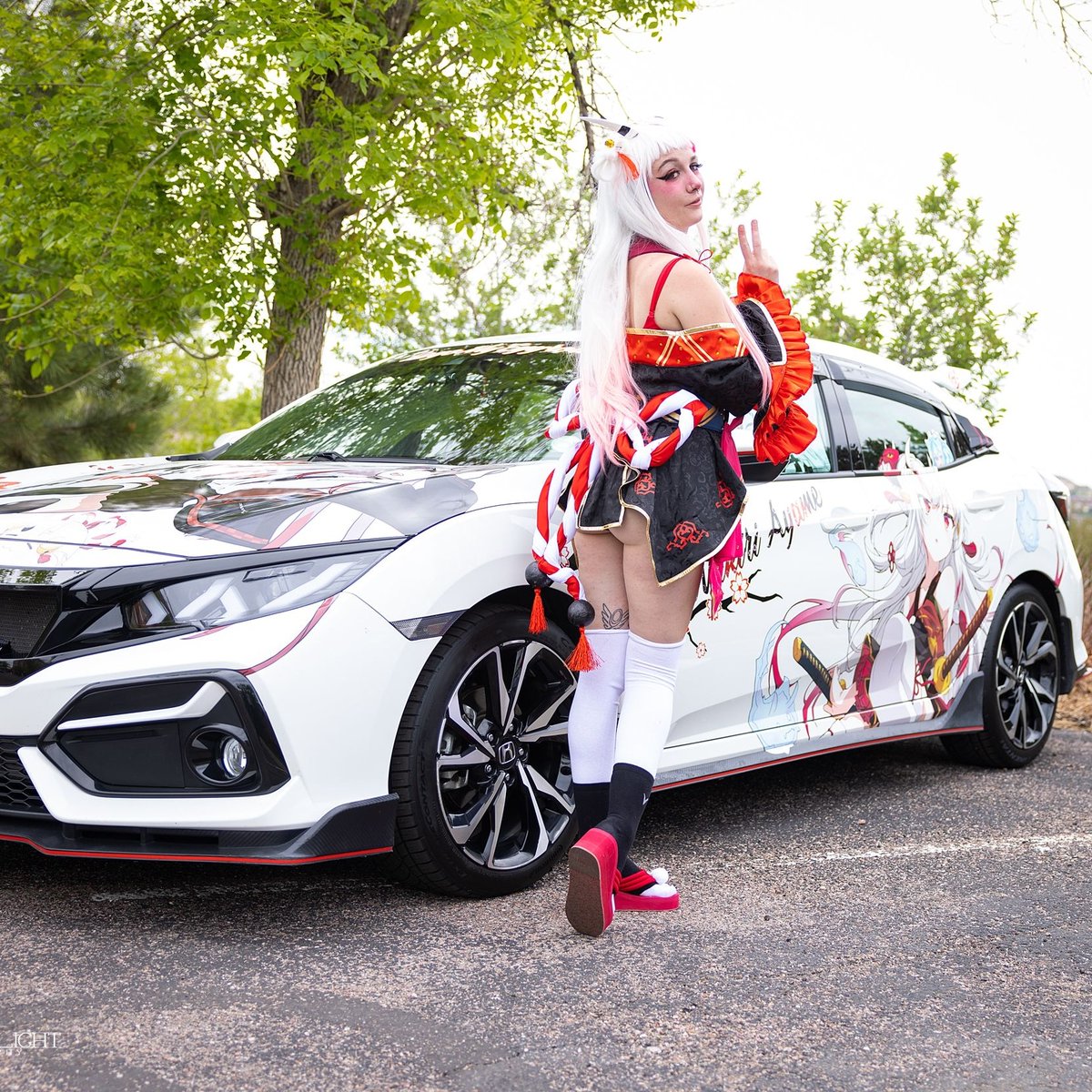 shadowstormr's tweet photo. Don't touch my oni horns 
#nakiriayame #vtuber #cosplay #ITASHA #cosplaycar #civic #booty https://t.co/v8nlUSGYjC