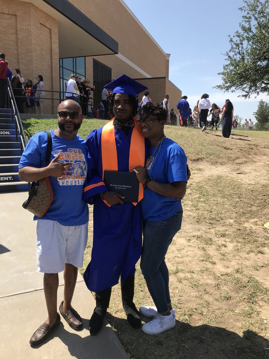 deguain1's tweet image. About May 28, 2022…#HeDidIt #HSGraduate #Next #StudentAthlete @MarkwillH