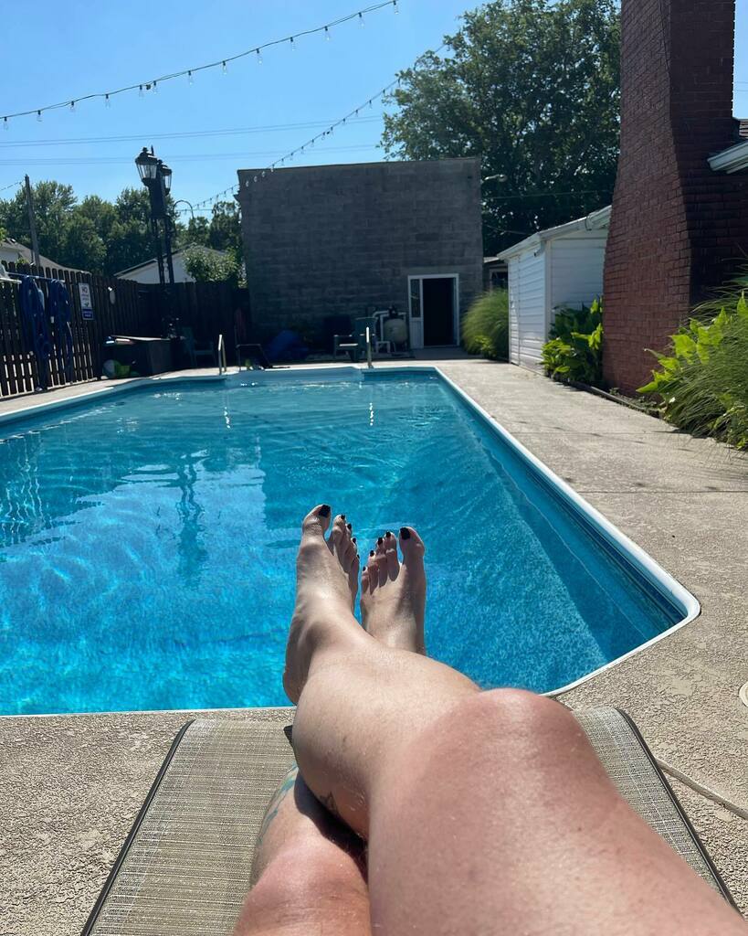 Jestertunes's tweet photo. Hard at work today. #poolbreak #104degrees https://t.co/9eO95LaGTj https://t.co/RDxpi76HqV