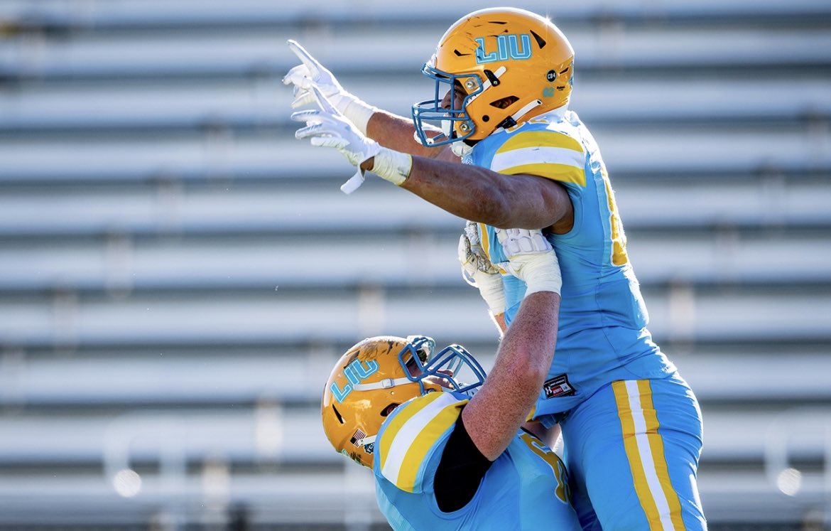 xrturo2j's tweet photo. After an amazing camp and a great conversation with @CoachRCooper i’m extremely honored to announce I have received an offer from Long Island University @Rocco_DiMeco @CoachKShank @TrainWithHe @NewOutlawz https://t.co/fjby1ZUPJi