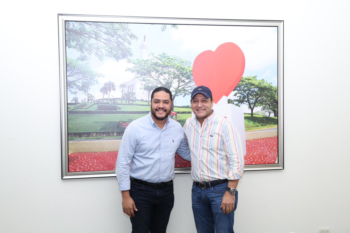 EuriRosa's tweet photo. ¡Con firmeza y entrega, hemos asumido este compromiso de nación! A trabajar incansablemente por este proyecto de renovación y esperanza que encabeza el compañero @AbelMartinezD https://t.co/GYs4vKo5Vn