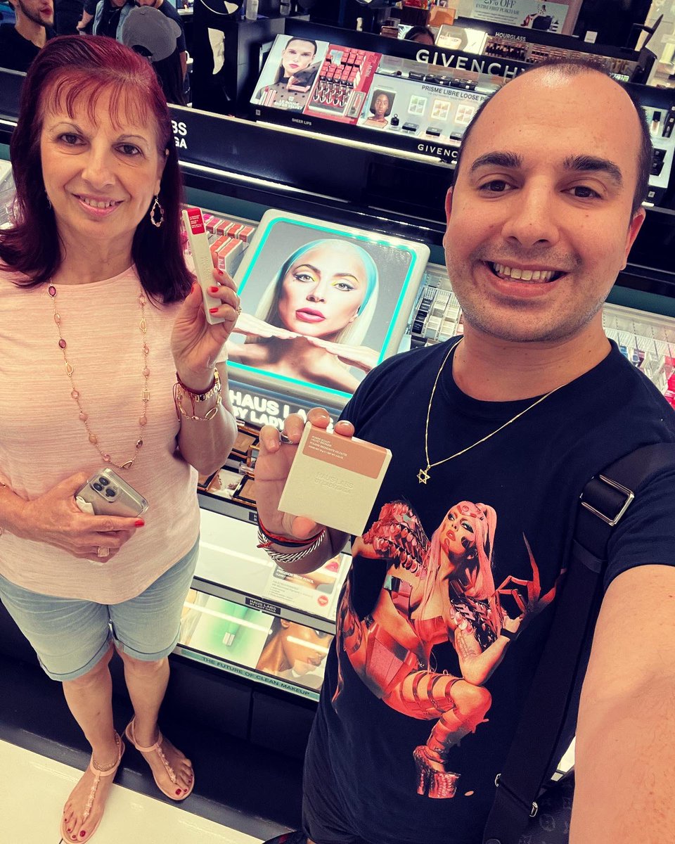 SwiftHernandez's tweet photo. Congratulations to my Queen on your newest clean makeup line, @hauslabs. Hope that it turns to gold like everything that you do! Love you @ladygaga! 💙💙

#LadyGaGa #LittleMonster #MotherMonster #HausLabs #HausLaboratories https://t.co/noYBiQ8tbo