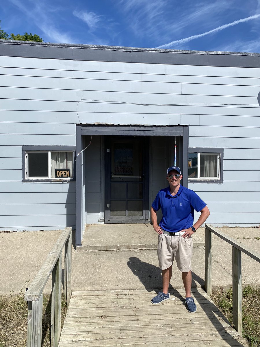 AlexJanssenGolf's tweet photo. Stopped in Monowi, NE (population 1) for one quick beer with the local. #fullservicebar https://t.co/q9KnNsoQ3u