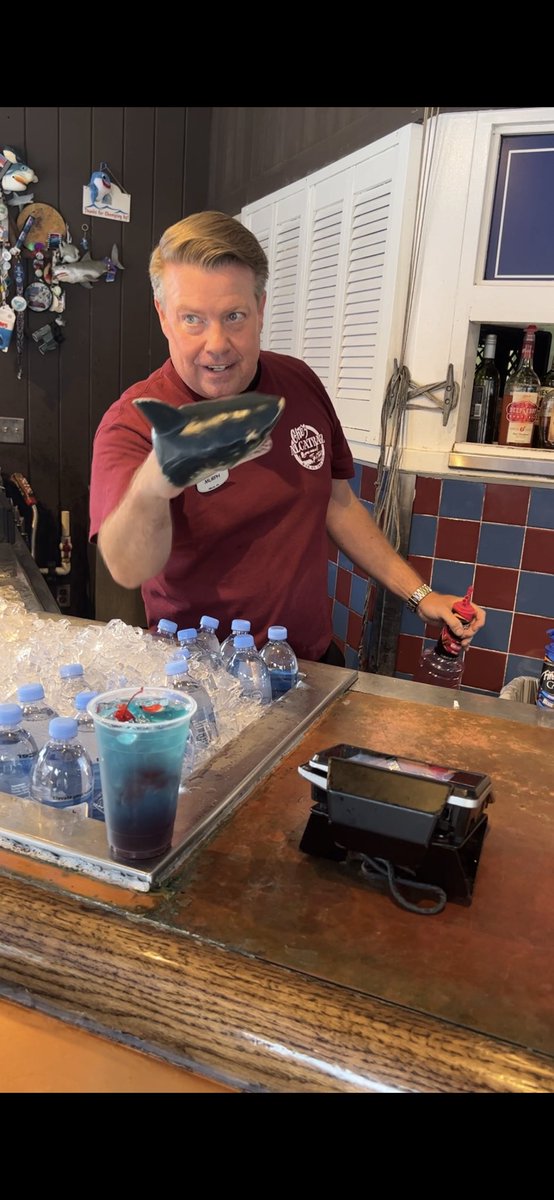daguru9's tweet photo. Best duo in the park! Murph’s #OceanAttack and a #Jaws Fish Bowl Cake… #UOAP #USO #IOA #UniversalStudios #UOFistBump #AdventureIsCallingMyName #PJC #TributeStore https://t.co/IkYUxPu4EM