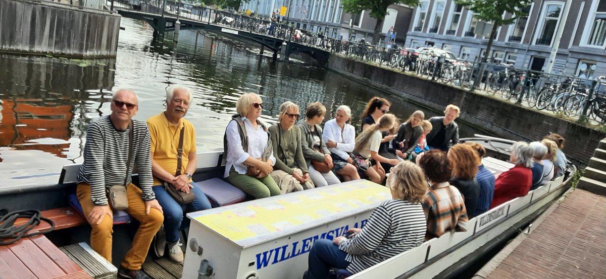 Willemsvaart's tweet photo. Bijzonder moment voor start van ArtNouVaart van de #Willemsvaart @ANFestijn @thisisthehague 
Verder heerlijk gevaren en gewandeld op en langs de Haagse #Grachten. https://t.co/AQGcuItr9a