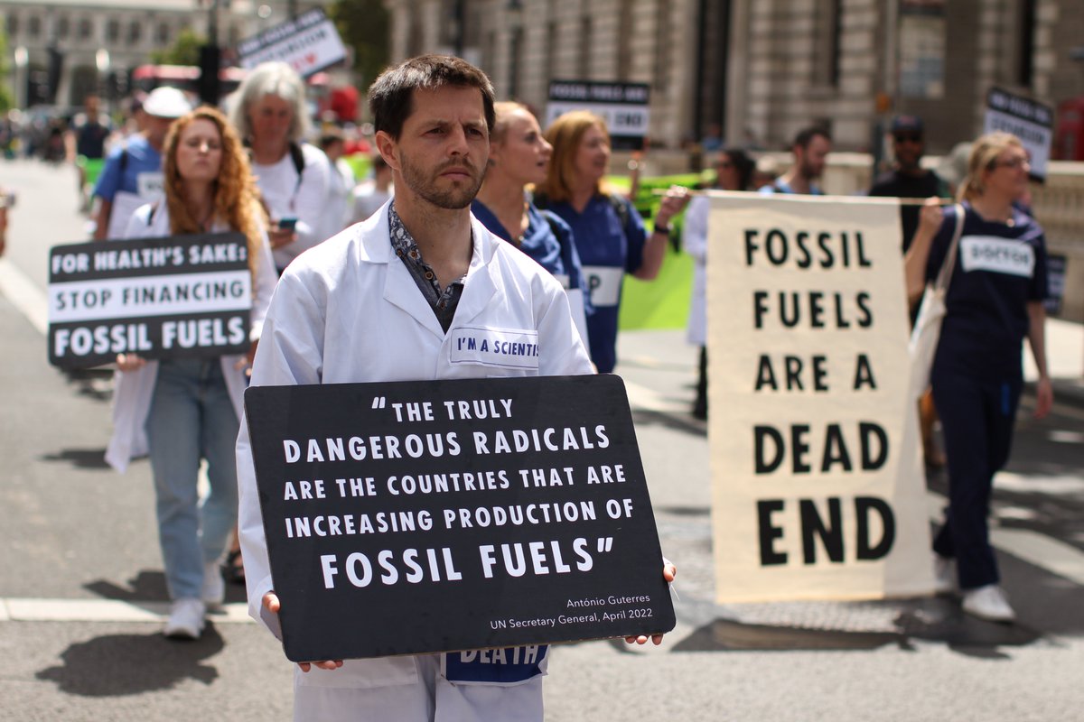 PeteK_AQ's tweet photo. I joined @DoctorsXr today in London to make it loud and clear:

The climate crisis is a health crisis.

Between 2030-2050 climate change is expected to cause 250,000 additional deaths per year, from malnutrition, malaria, diarrhoea and heat stress.

10 million from air pollution. https://t.co/00g0FGfVXA