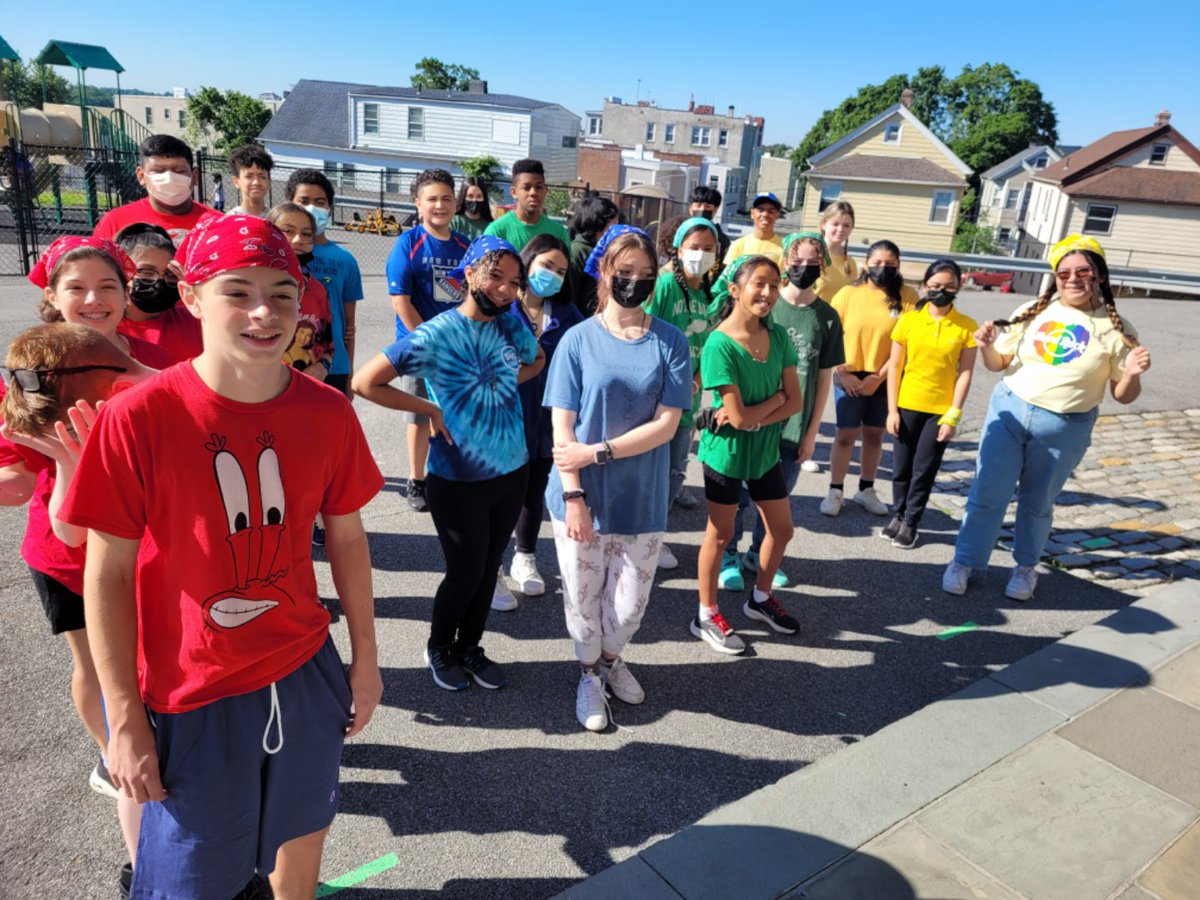 SHGSYonkers's tweet photo. 8th grade day was a huge success!! 💚💛 Awesome activities throughout the day- Anything but a backpack, Pictionary, Savenger Hunt, Balloon Toss #8thGradeDay
#SHGSPride @CWCatholicSchls @DrNoelleBeale @ArchNY_Schools @Escuelas_ArchNY https://t.co/ciigYbcBDo