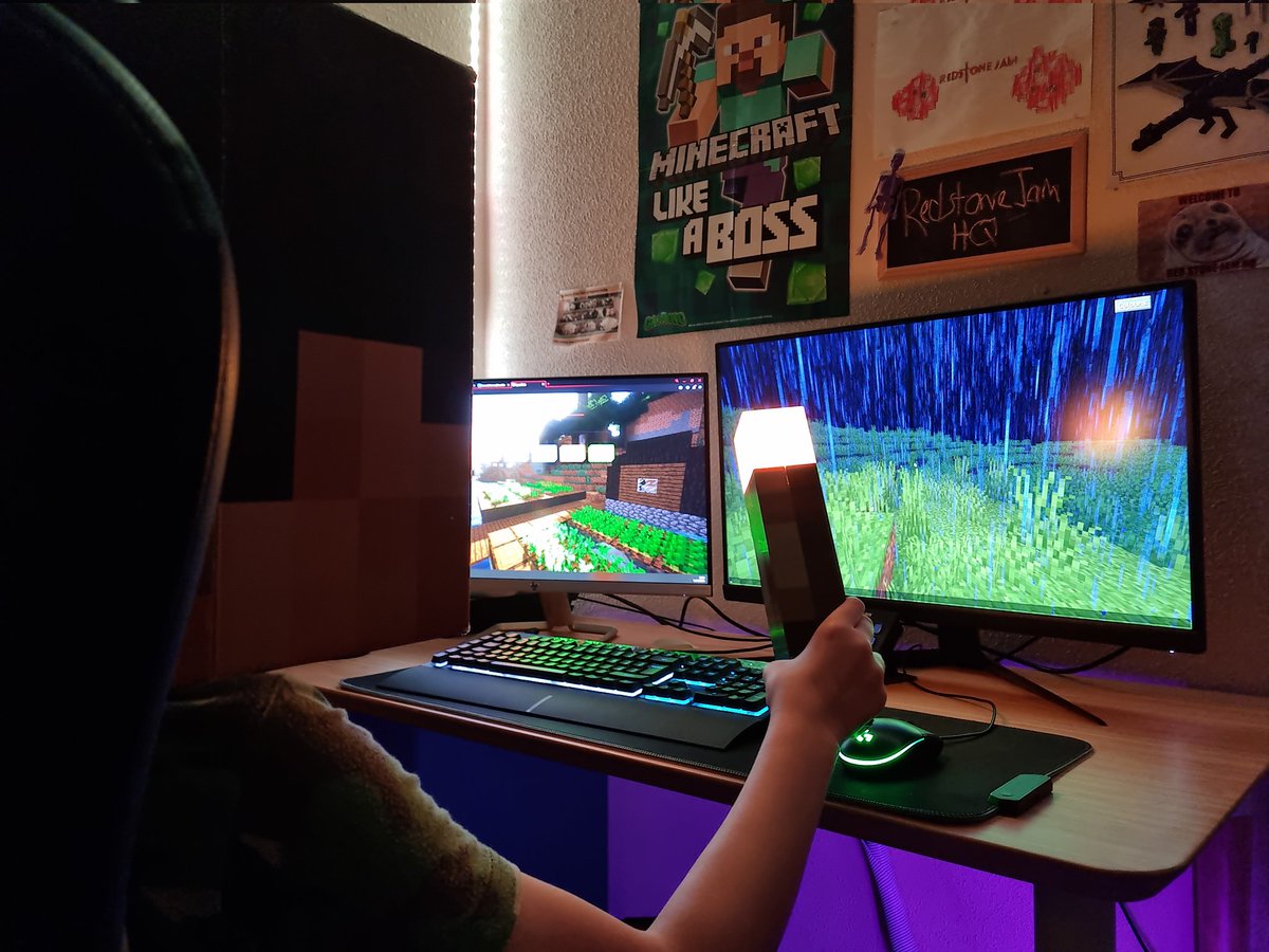 redstonejam's tweet photo. Minecraft is real. https://t.co/YjsaTqysZX