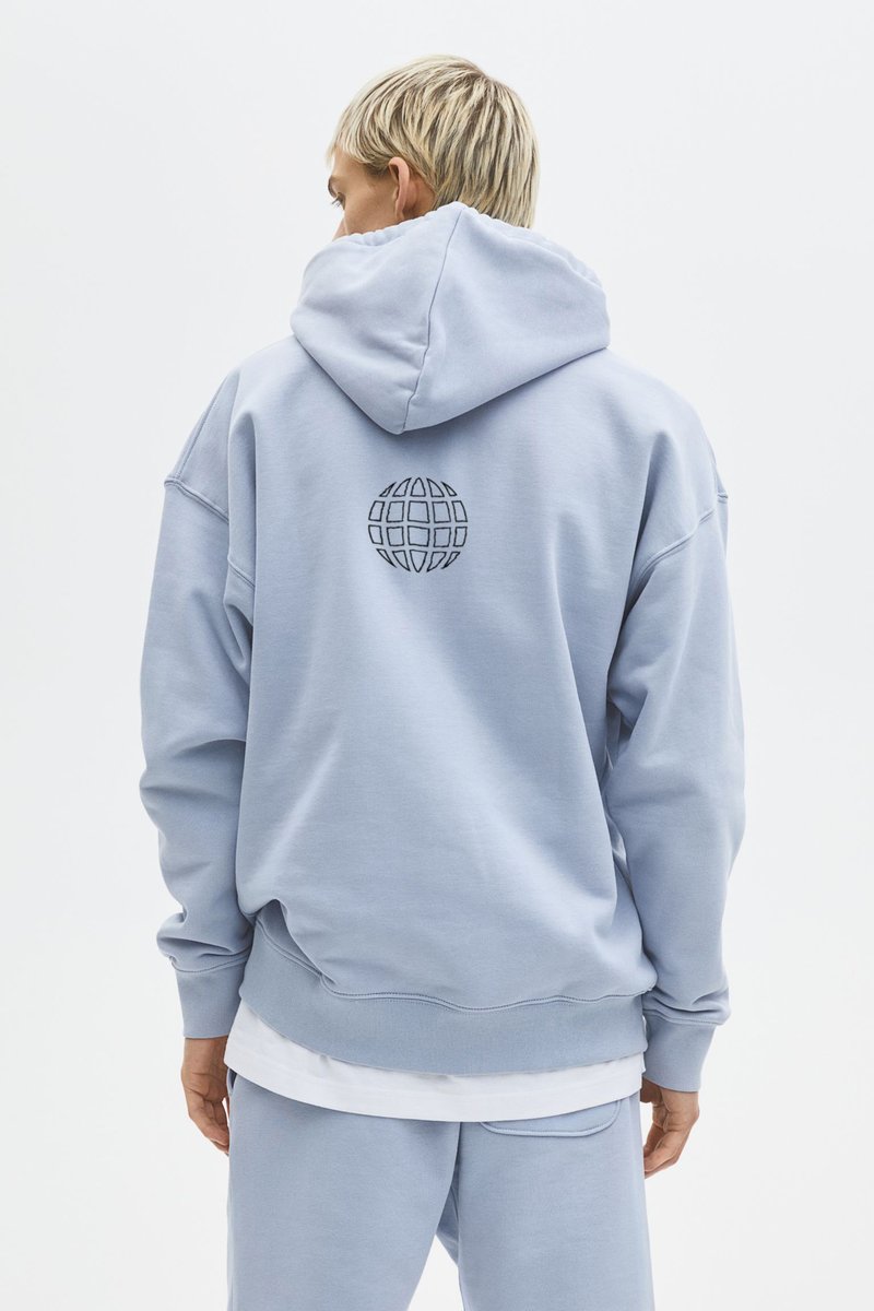 ZooVerseNFT's tweet photo. Crypto Divas Fashion x ZooVerse Giveaway

1x Custom ZV Hoodie
5x CDF WL

To enter:
1️⃣ Follow @Zooversenft @cryptodivas_nft @Marek_CD @LarsH_CD 
2️⃣ ♥️ + RT
3️⃣ Tag your friends!

48 hours https://t.co/6Tna8bsTAm