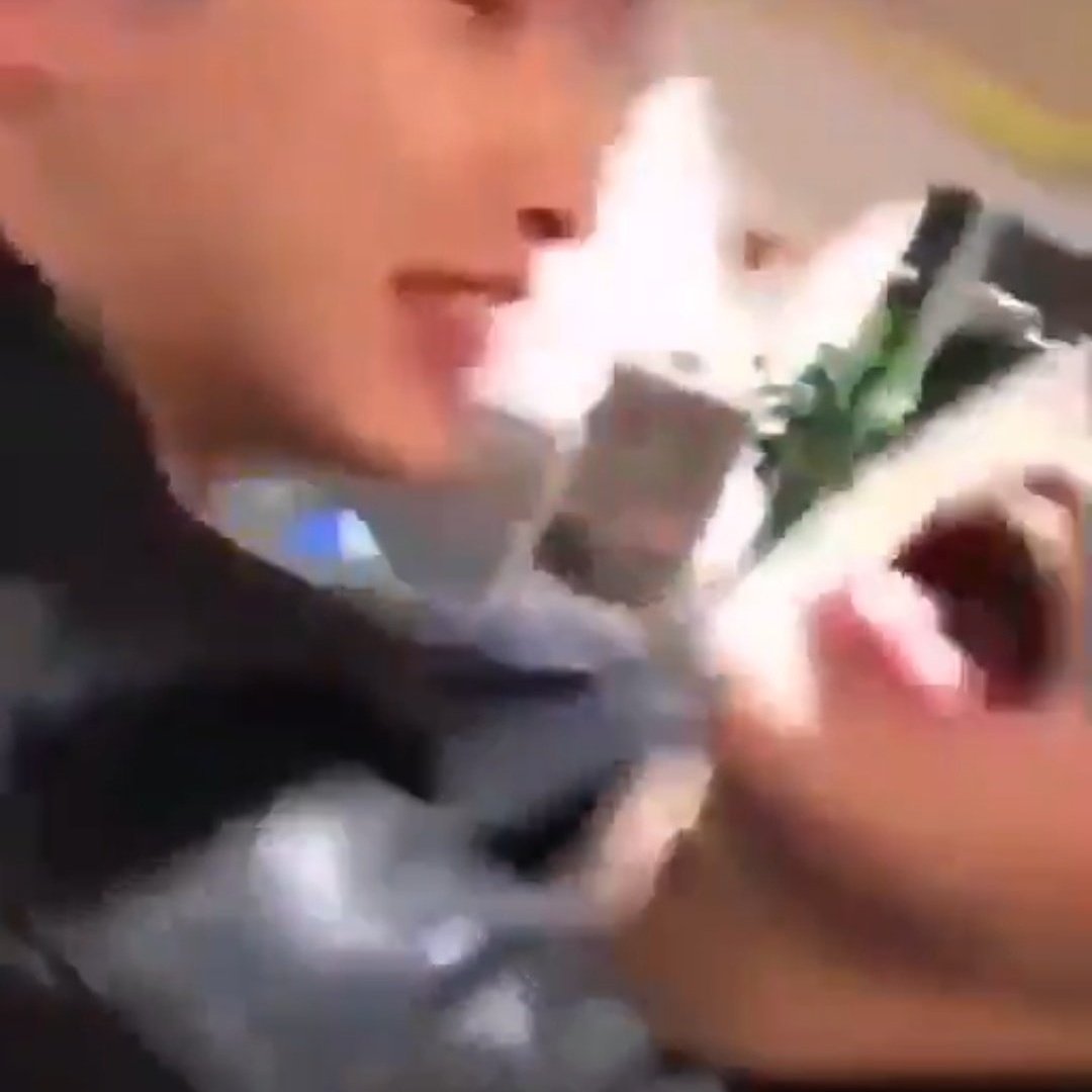 JooheonRandom's tweet image. jooheon being attacked with lots of love by a really cute wonho