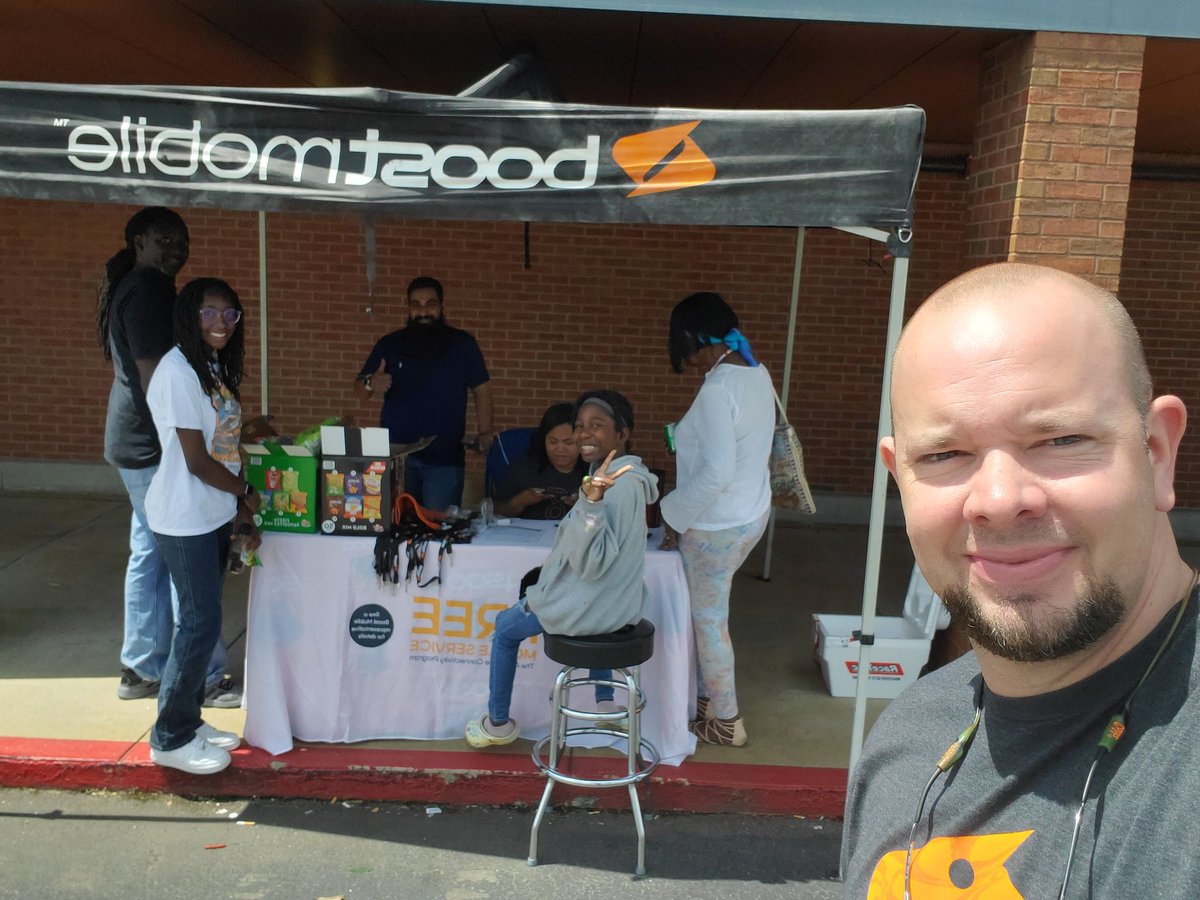 DannyD_VIP's tweet image. Fun day with A&amp;amp;M Wireless at the Goodwill in Marietta, Ga sharing Free Internet with the community!!! #theVIPboost #BoostMobile #ACP