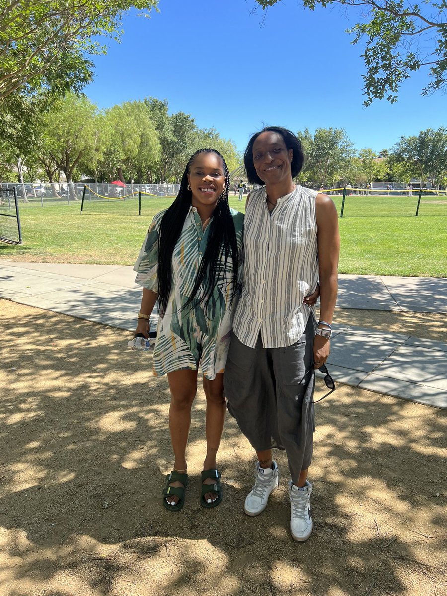 21charmin's tweet photo. They grow up. They get married. They get pregnantβ¦ π²ππΎβ€οΈ and theyβre forever your people!
#family #calwbbfam #circle https://t.co/lcOJlFhCQT
