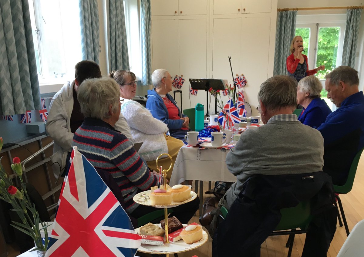 We had a wonderful Memory Moments #jubileecelebration to celebrate the Queen’s #PlatinumJubilee Great cafe, wonderful guests &amp; fantastic volunteers. Lots of fun, singing, chatting &amp; a slide show with photos of #Queen over her reign

#HaywardsHeath #dementia #Carers #dementiacafe