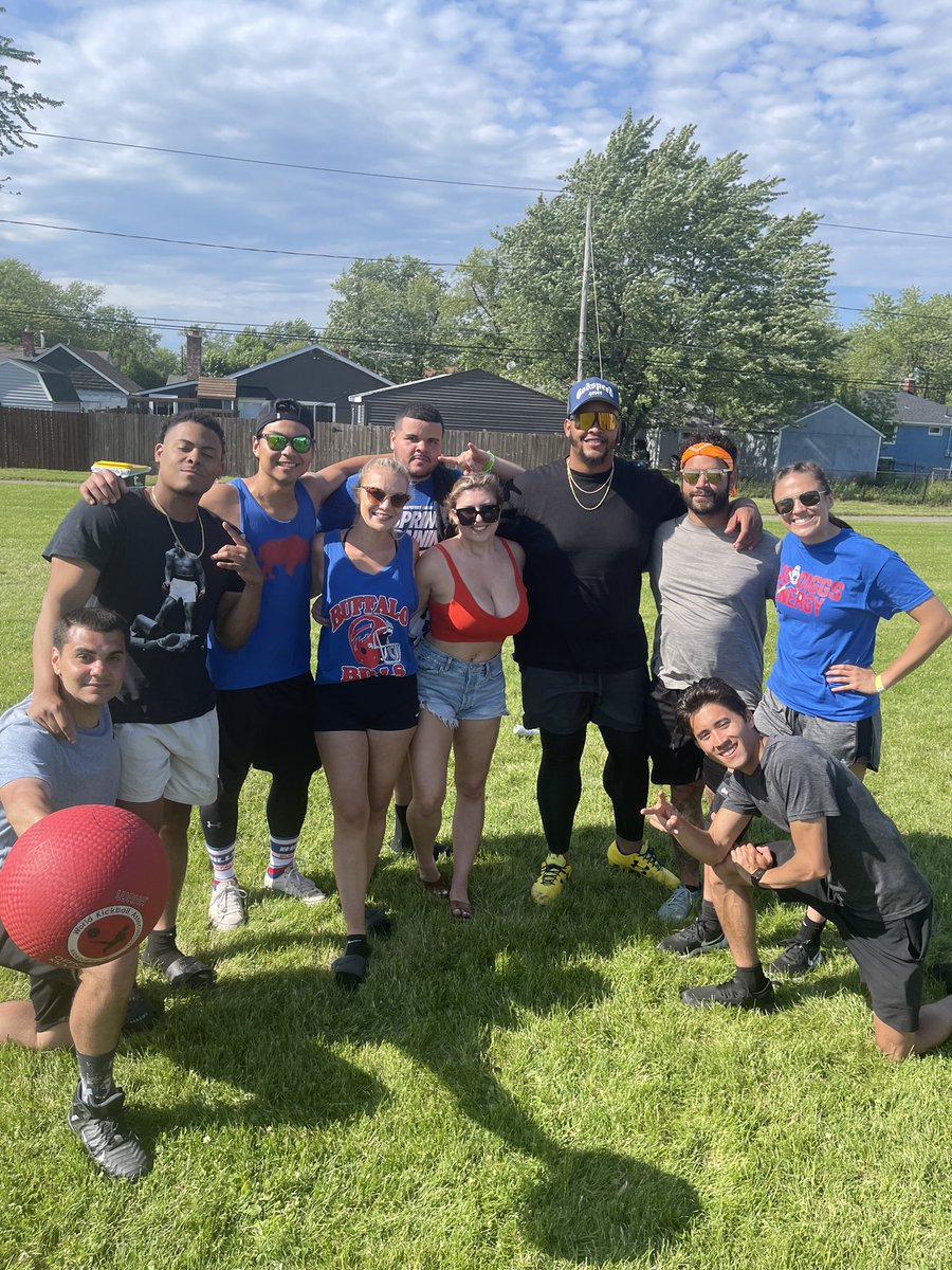 Tru_TV_4's tweet photo. Shoutout @MindofTesha , @DDawkins66 , and  @DionsDreamers  for a great kickball event!! Had an absolute blast❄️ https://t.co/bzOaHnY4bs