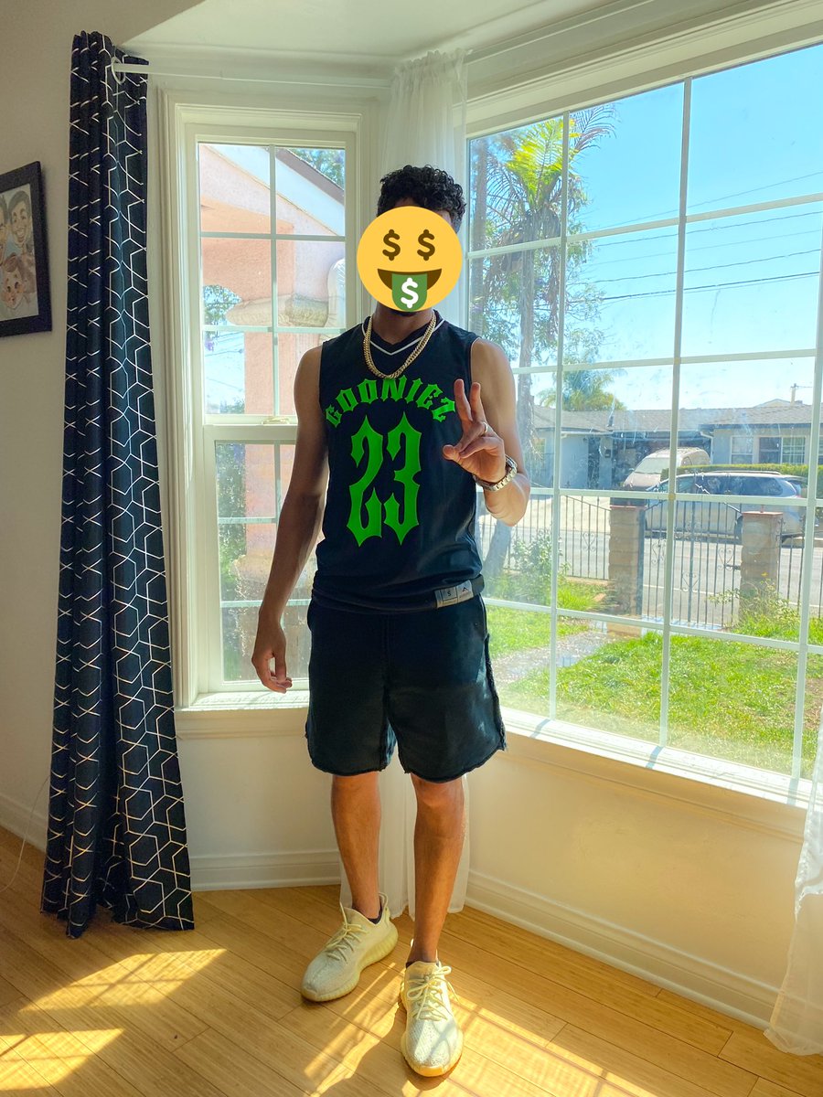 novasburner's tweet photo. Gooniez merch came in 🔥

@GooniezNFT @MoonboyMoe https://t.co/h1MIuVxMpW
