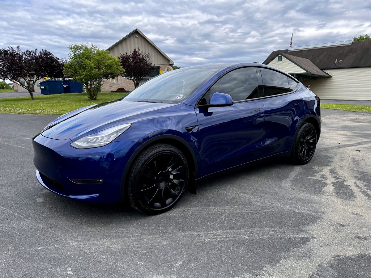 RoncitoEV's tweet photo. Coming in hot🥵🔥!!! Ceramic coated with @CQuartzFinest , looks so amazing 🤩 didn’t think this thing could look better than it was, wow.
#CQuartzFinest #CQuartz #Finest #Ceramic #coating #DemandFinest @Tesla #ModelY
@_krkr @ShyCybertruck https://t.co/aocBVMB4mo